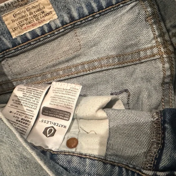 Distressed Levi’s - Picture 5 of 6